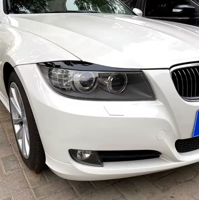 E90 Headlight Eyebrows Trim – Gloss Black / Carbon Look (E9X 2005–2012, Pre-LCI & LCI)